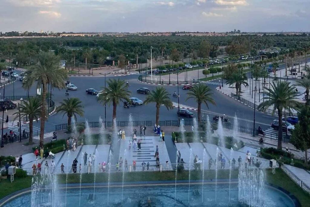 Fountain and palm trees near luxury hotels in Hivernage, one of the best areas to stay in Marrakech